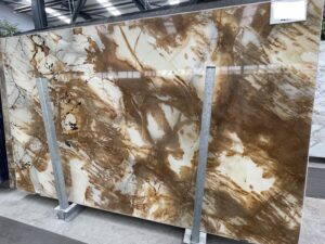 Polished Loureda Blanc Natural Marble Slab. Code: MS103183