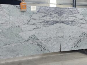 Polished Operario Blanc Natural Marble Slab. Code: MS103291