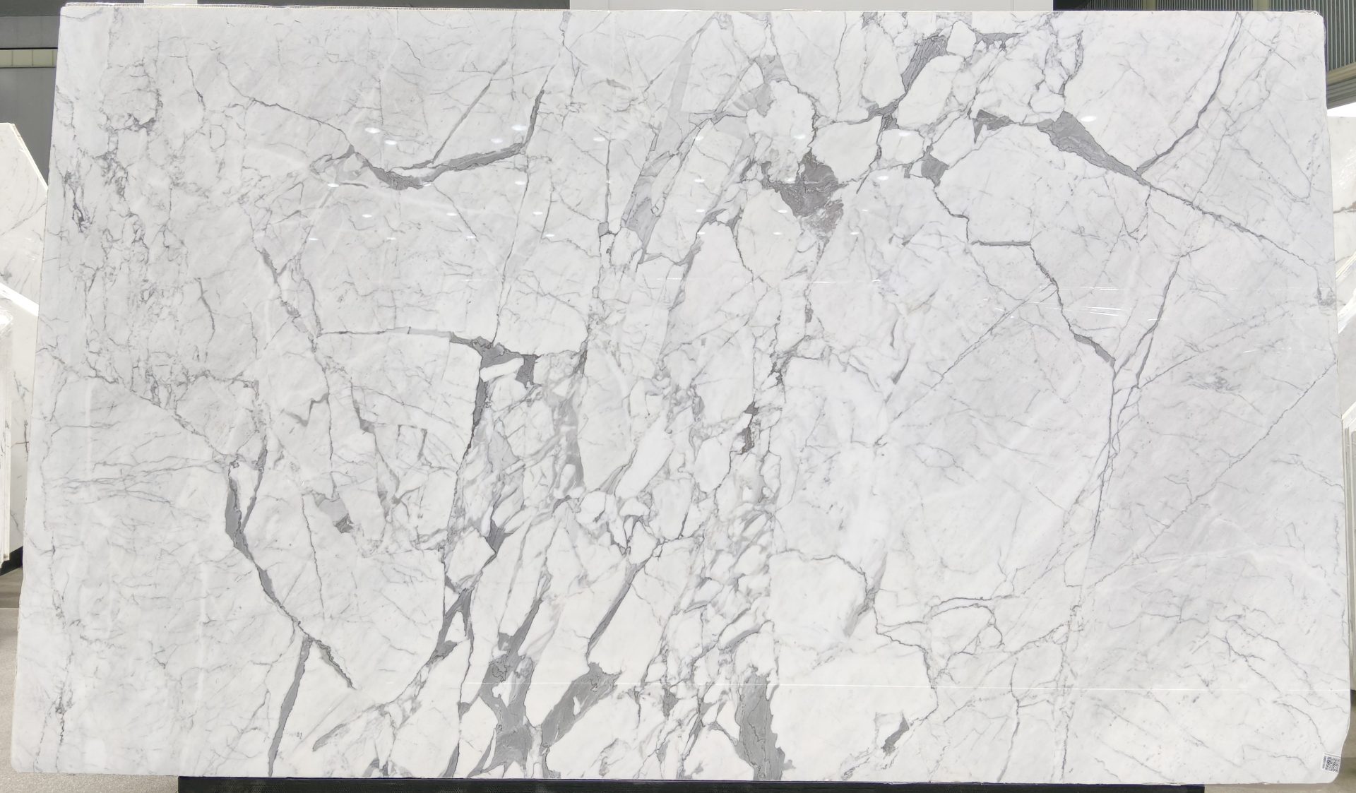 Honed Statuario Natural Marble Slab. Code: MS103419 - Image 3